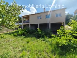 Chalet  Carrer mestral. Bonita casa en dos plantas. con una superficie total construida