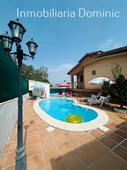 Chalet  Carrer fluvià. Preciosa casa con piscina