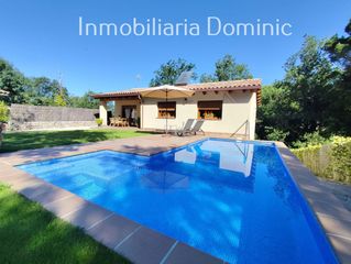 Chalet à Caldes de Malavella. Magnifica casa como nueva, del año 2022.