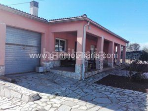 Foto 9ce51527-e879-44a2-baae-11f29293a78e. Chalet mit heizung parking in Residencial Park Maçanet de la Selva