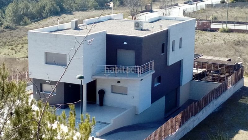 Foto 0bd84ac0-1fd2-4576-a9a9-c0ed351bfcb2. Chalet with parking pool in Sant Esteve Sesrovires