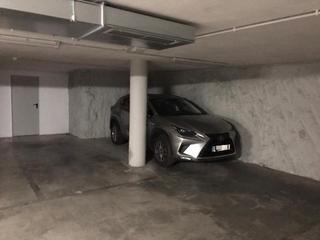 Aparcament cotxe a Carrer pujades 69. Pàrquing céntrico para coche mediano