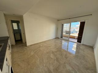 Pis a Avinguda de la platja 48. Piso a 400m de la playa
