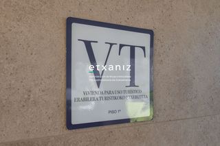 Pis  Berabera pasealekua. Vivienda totalmente exterior en aiete.