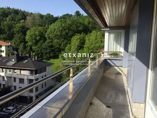 Location Appartement  Zarautz kalea. Apartamento exterior con terraza en alquiler.