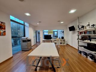 Oficina  Carrer de la bobinadora. Luiminoso y bien situado local junto al tecnocampus