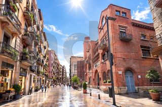 Pis  Carrer de sant antoni abat. En exclusiva. gran piso en el emblem�tico raval, entre mercat de