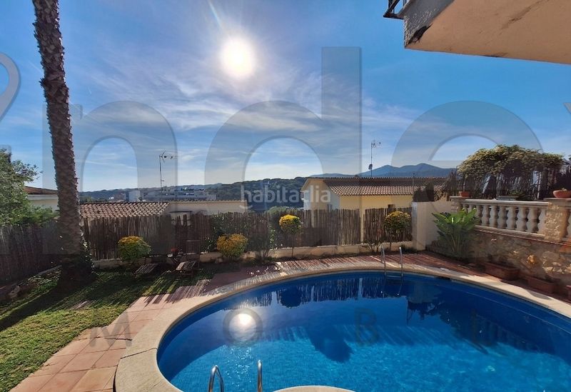Foto 1cc0be5d-5d57-4083-8ec8-62c15140c97b. Xalet amb xemeneia calefacció aparcament piscina a Arenys de Mar