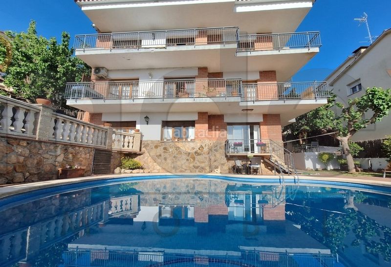 Foto af5e7d3e-39b9-4146-bfc5-0688ba8bb791. Xalet amb xemeneia calefacció aparcament piscina a Arenys de Mar