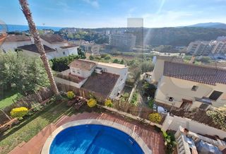 Chalet  Carrer de joan monjo i pons. En exclusiva. propiedad con 4 viviendas y vistas al mar