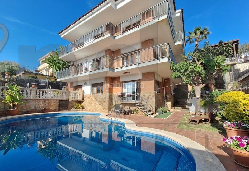 Foto f6f0eb5c-a8e2-4658-95f5-dde33409c7ea. Xalet amb xemeneia calefacció aparcament piscina a Arenys de Mar