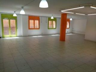 Location Local commercial à Carrer de sol i padrís 46. Local comercial centrico sabadell