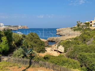Ground floor in Portocolom. Apartamento con acceso directo a la playa, 3 habitaciones, 2 bañ
