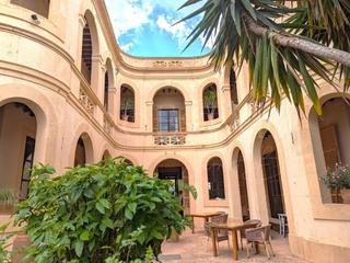 Edifici a Artà Poble. Hotelpalace restaurante en artá  mallorca. con 8 suites personal
