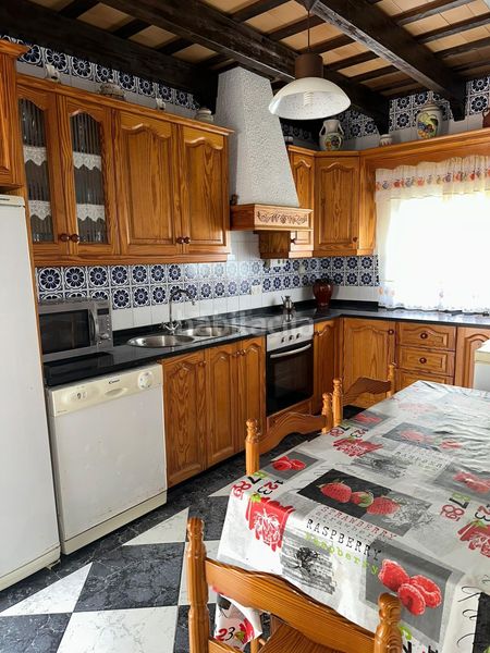 Foto caf14646-2e5a-40bc-96c3-45ef4885d034. Casa amb aparcament a Núcleo urbano Chiclana de la Frontera