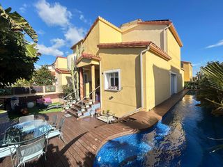 Casa a Quatre Camins. Casa en venta en urbanizaci�n  vilafortuny, 5 dormitorios.