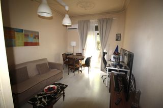 Flat in L´Antiga Esquerra de l´Eixample. Piso exterior con balcón y terraza, 2 dormitorios y ascensor