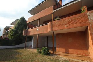 Casa bifamiliare in Centre. Chalet independiente de 272 m² con jardín de 250 m², garaje y op