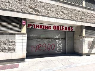 Autoparkplatz  Carrer de la duquessa d'orleans 28. Plaza de parking cubierta en 1a planta para coche grande, con pu