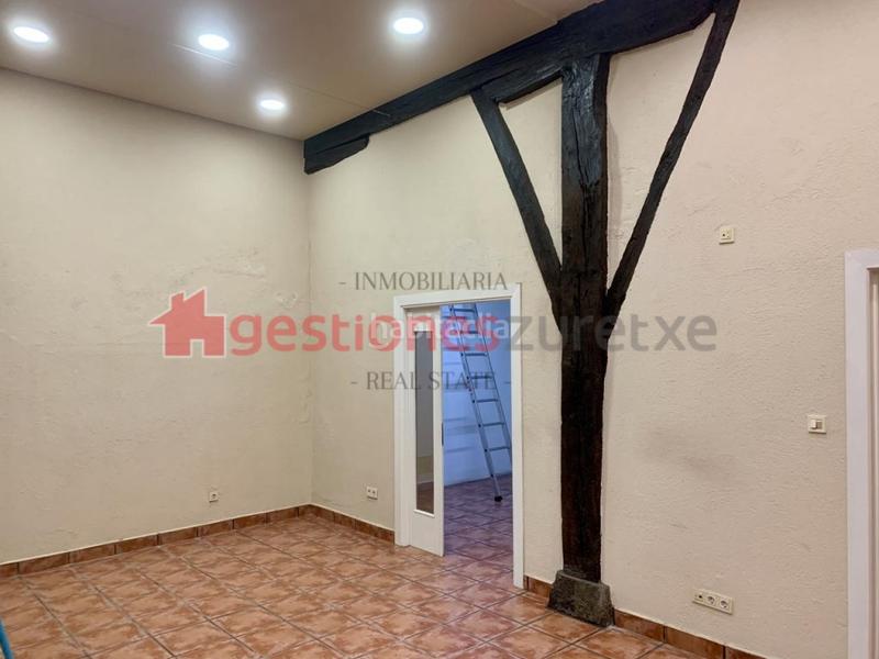 Foto 1fc97bfc-bf62-4e8c-bf94-51f247aa63af. Alquiler local comercial alquiler de local comercial en el Casco Viejo en Bilbao