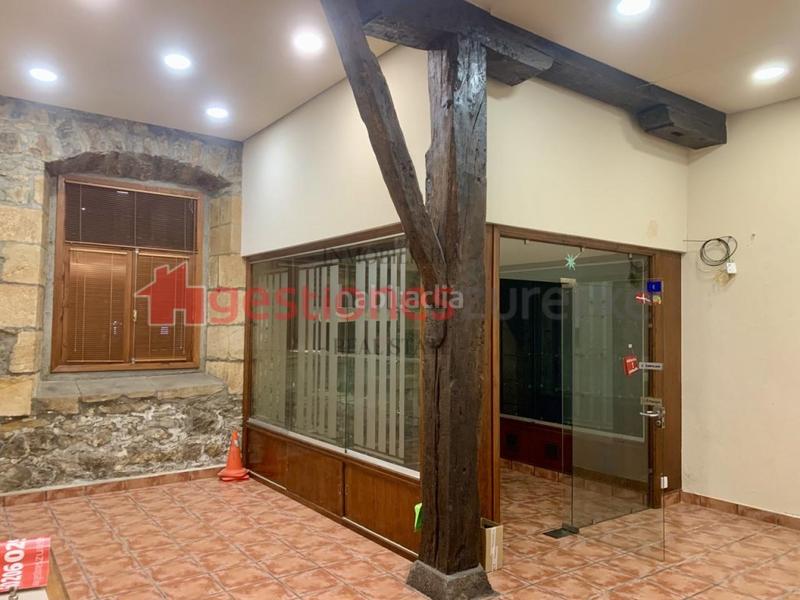 Foto 412f61bd-9c75-48f0-8b36-e98a9405ff79. Alquiler local comercial alquiler de local comercial en el Casco Viejo en Bilbao