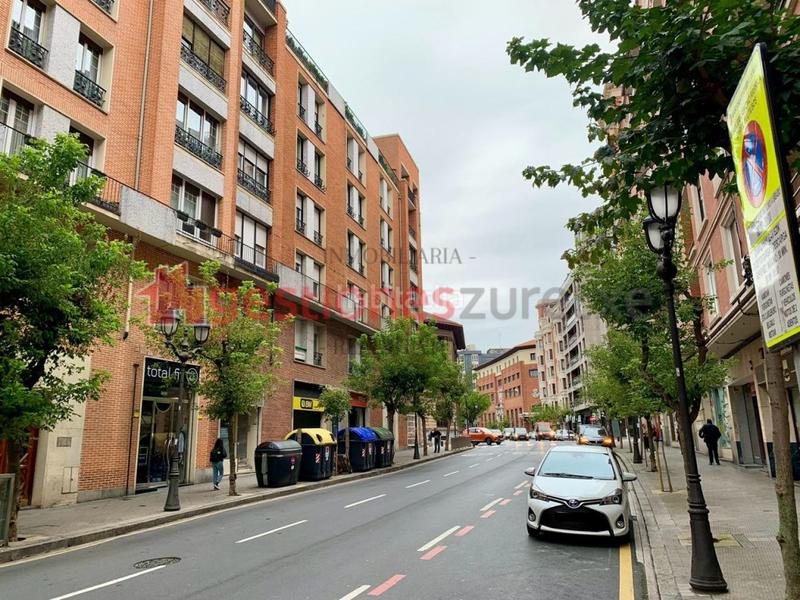 Foto 10032307-602e-4554-bd51-8a8a69ba4f8b. Alquiler local comercial alquiler local en alameda urquijo en Bilbao