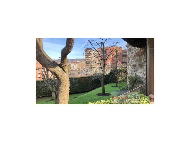 Foto 0d51a53a-215e-431e-b14a-e79d2e5d906a. Chalet avec parking dans La Peña Bilbao