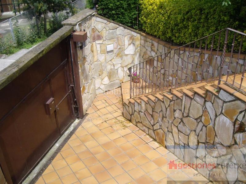 Foto 3dcef536-26b6-4da9-8330-63b6382ebb5a. Chalet avec parking dans La Peña Bilbao