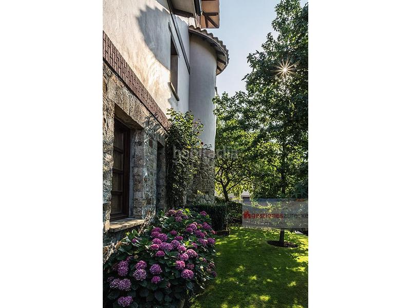 Foto ccaf6c96-5a85-45fd-9696-cb07a842bd80. Chalet avec parking dans La Peña Bilbao