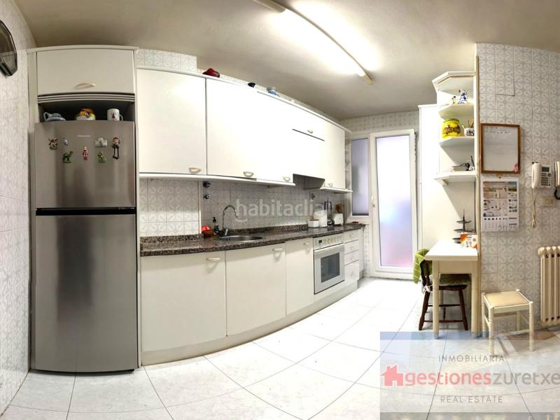 Foto 57d55761-2a49-4ac7-ae98-4da43b3895b8. Appartamento con parcheggio in San Pedro de Deusto - La Ribera Bilbao