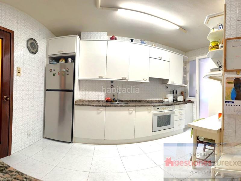 Foto ad2619b2-b742-4430-b42b-02e627d160f9. Appartamento con parcheggio in San Pedro de Deusto - La Ribera Bilbao