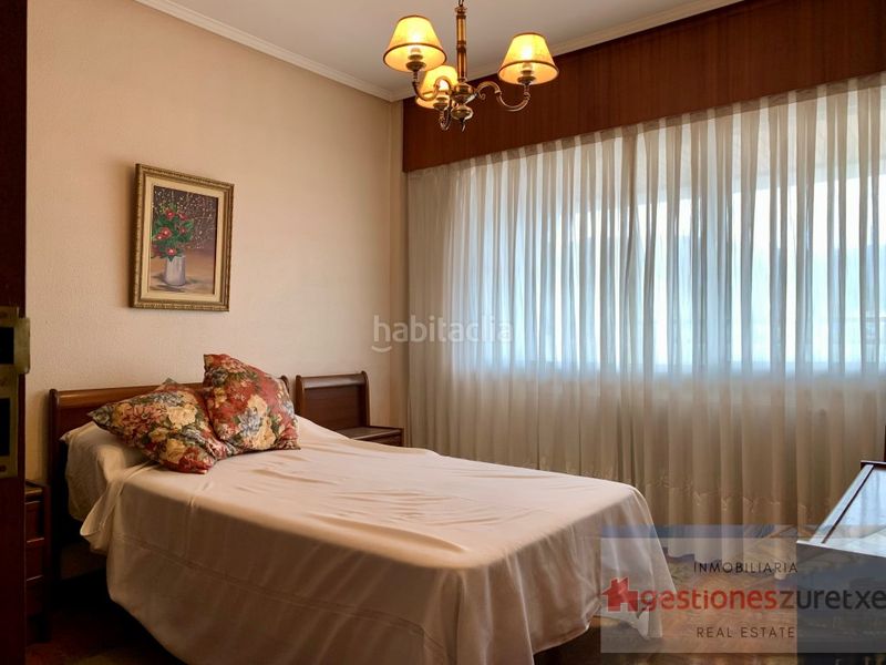 Foto 10066c7b-73a4-4e0d-8335-8fa70265e6da. Pis amb aparcament a Santutxu-Basarrate Bilbao
