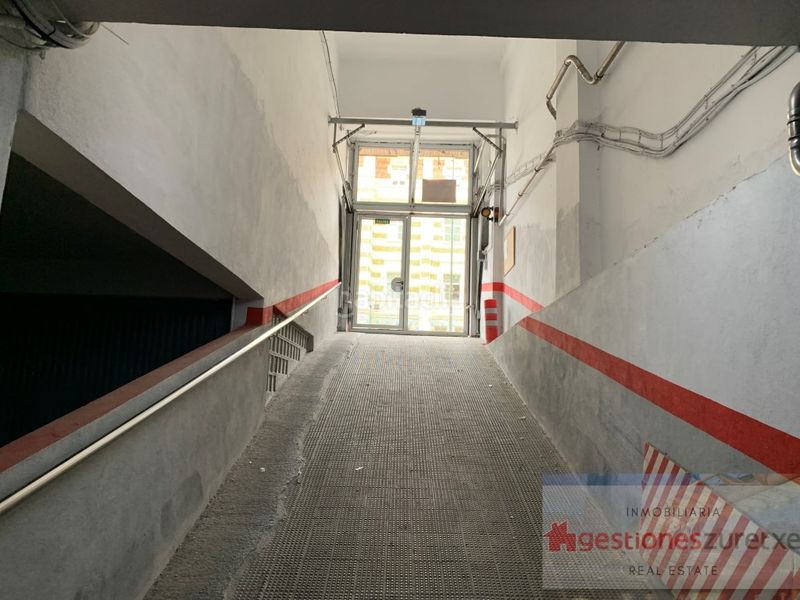 Foto fdeae3f7-68ef-438c-84ac-3e6bef95fce8. Aparcament cotxe a Sabino Arana-Jesuitas Bilbao