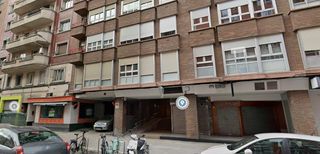 Lloguer Aparcament cotxe a Avenida beato tomás de zumárraga 48. Parcela de garaje para coche grande en el centro de vitoria