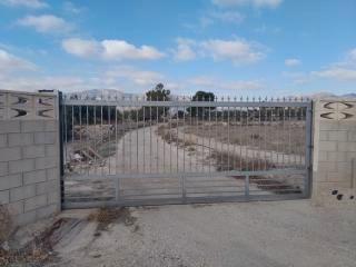 Terrain résidentiel à Agost. Ocasion estupendo terreno de 16000m urbanizable a la entrada de