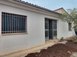 Xalet a Tibi. Ocasion chalet de 175m con dos habitaciones un cuarto de baño co