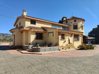 Chalet en Onil. Maravillosa y estupenda finca de lujo en termino de onil
camino