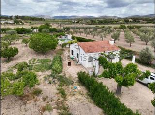 Xalet a Castalla. Ocasion terreno con caseta escriturada agua de pozo y luz corrie