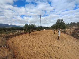Propriété à Tibi. Ocasion terreno en tres alturas con balcón precioso con todo vis