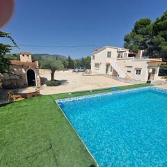 Xalet a Onil. Ocasion fantastico chalet entre ibi y onil