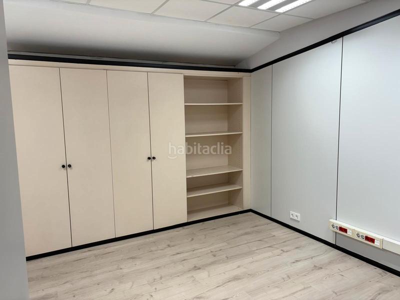 Foto f82fcd1f-abbf-41dd-a81b-767df44c2fa7. Location bureau dans Centre Hospitalet de Llobregat (L´)