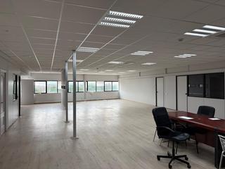 Rent Office space  Travessera industrial. Gran despacho en travessia industrial