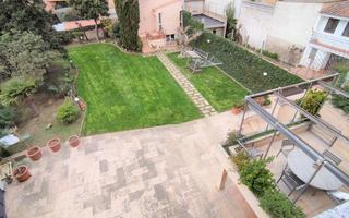 Xalet a Palau. Exclusiva finca con jardín privado en el centro de llagostera