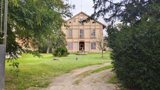 Chalet à Cassà de la Selva. Exclusiva casa modernista con jardín en cassà de la selva