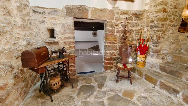 Foto d69cd92a-efa4-4d2c-bf7d-e3f86d43a1d0. Masía casa histórica en el casco antiguo de llorà en Sant Gregori