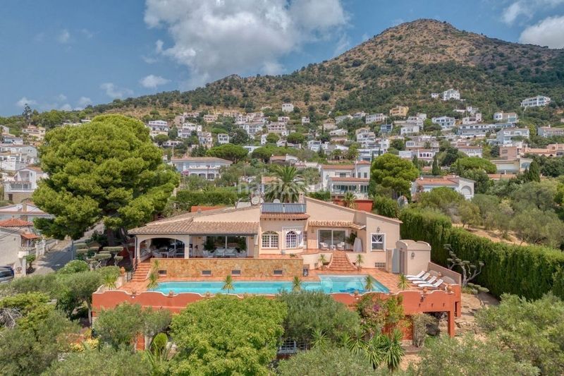 Foto 060111c1-c007-4280-92e3-92ce8b188ce9. Xalet amb aparcament a Nord Roses