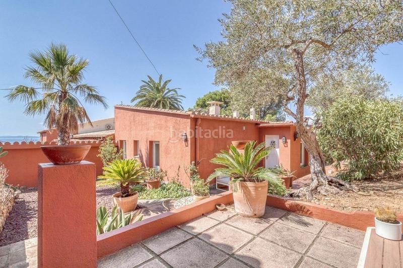 Foto 6a1d8ad0-fd8e-4fc2-a9c3-0e6e638c4772. Chalet avec parking dans Nord Roses