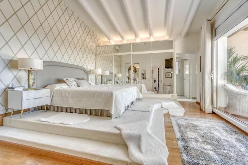 Foto adce649b-1498-4522-9551-cb84f7487845. Chalet avec parking dans Nord Roses