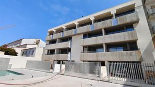 Pis a Avenida catalunya 18. Piso con grande terraza a 100m de la playa en sant antoni de cal