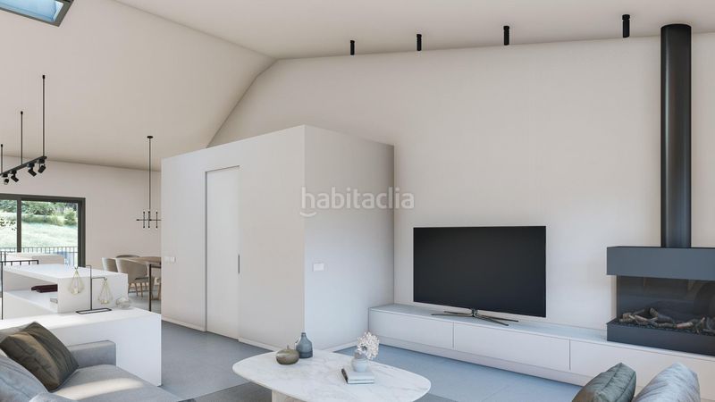 Foto a8c8758d-4f48-47bd-aac9-485276a18c52. Casa adossada amb aparcament a Sant Daniel Girona